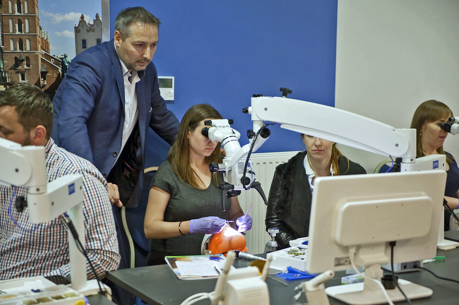 szkolenia leczenie kanałowe pod mikroskopem Kraków